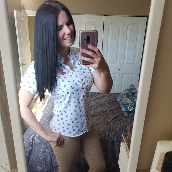 Meet your Posher, Brittany - Picture 3 of 5